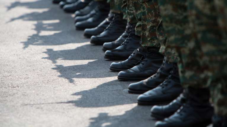 Μητσοτάκης: Εξετάζουμε την υποχρεωτική στράτευση στα 18 έτη