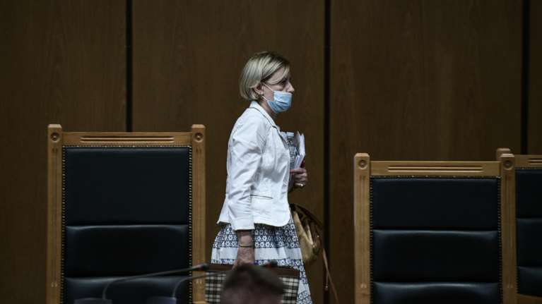 Δίκη Χρυσής Αυγής - Ένωση Εισαγγελέων: Μην στοχοποιείτε την εισαγγελέα Αδαμαντία Οικονόμου