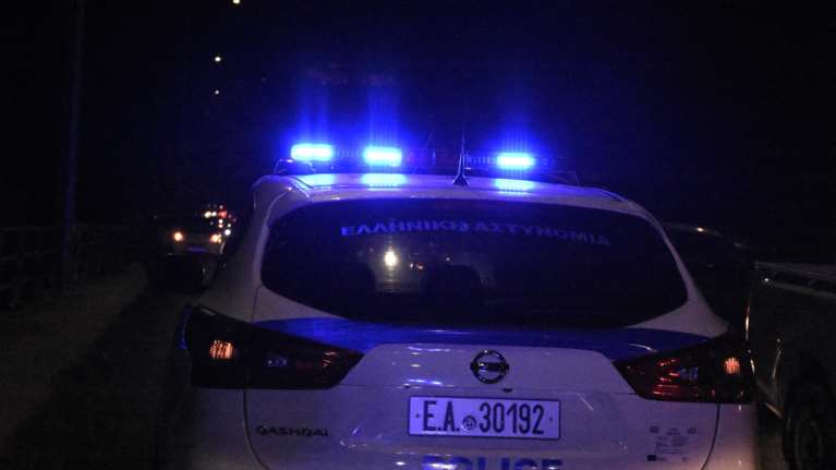 Εύβοια: Χειροπέδες στον πατέρα του 4χρονου που παρασύρθηκε από το αυτοκίνητο της οικογένειας- Διέφυγε της προσοχής τους