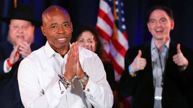 Έρικ Άνταμς: Από την παρανομία και τη φτώχεια έως τη δημαρχία της Νέας Υόρκης - Ο δεύτερος Αφροαμερικανός