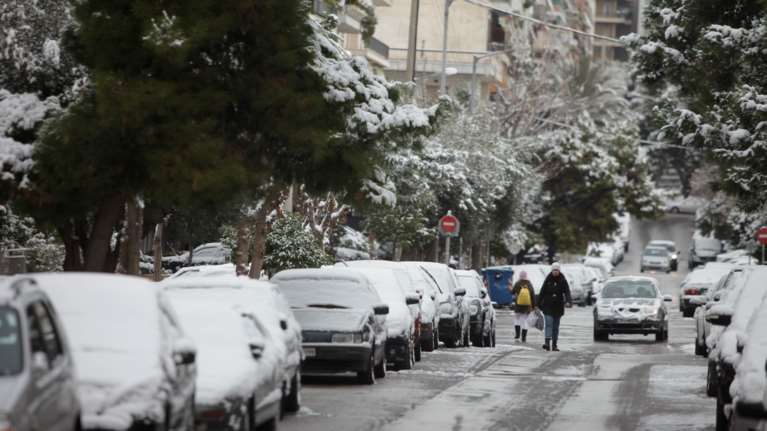 Κακοκαιρία &quot;Λέανδρος&quot;: Χιονίζει στα βόρεια προάστια της Αττικής [εικόνες]