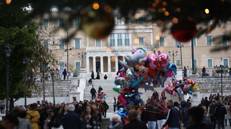 Γιορτές Χριστουγέννων: Ποιες Κυριακές θα είναι ανοιχτά τα καταστήματα και ποιες ώρες