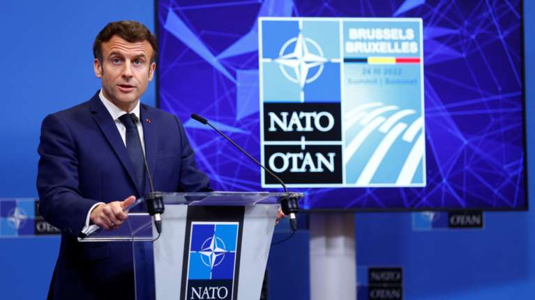 Παραδοχή Μακρόν: Mπήκα αργά στην προεκλογική εκστρατεία - Η Λεπέν διώχνει τους επενδυτές