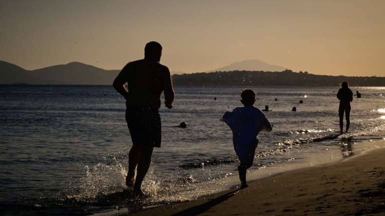 Ξαφνική αλλαγή του καιρού: Ερχεται μίνι καύσωνας με 42αρια – Οι περιοχές που θα δουν το θερμόμετρο στα ύψη