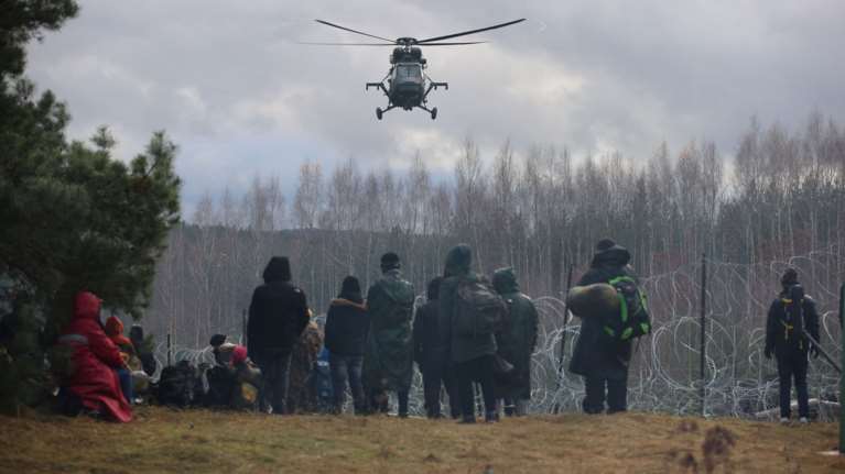 Μεταναστευτική κρίση μεταξύ Πολωνίας και Λευκορωσίας: Εγκλωβισμένοι στα σύνορα χιλιάδες άνθρωποι [εικόνες - βίντεο]