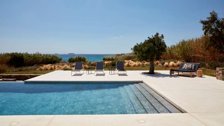 Καλοκαιρινό σπίτι στην Πάρο: Ένα αδιάκοπο οπτικό ταξίδι στο υπέροχο τοπίο της θάλασσας στην Πούντα