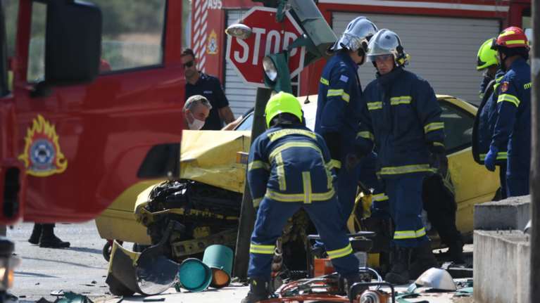 Σοβαρό τροχαίο στη Λάρισα: Σφοδρή σύγκρουση αυτοκινήτων – Δύο οι τραυματίες [εικόνες]