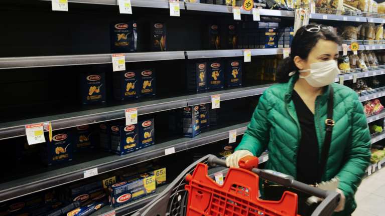 Σάλος στην Αυστραλία: Ανοιχτά σούπερ μάρκετ μόνο για τους ηλικιωμένους