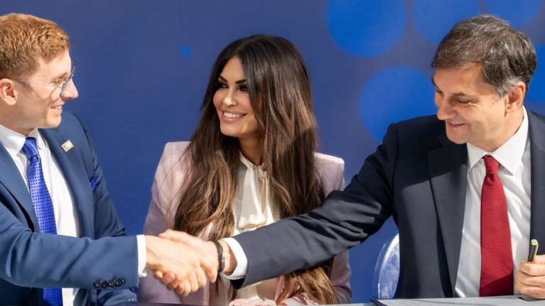 Κοινή διακήρυξη Οικονομικής Ασφάλειας υπέγραψαν Ελλάδα και ΗΠΑ υπό το βλέμμα της Γκίλφοϊλ