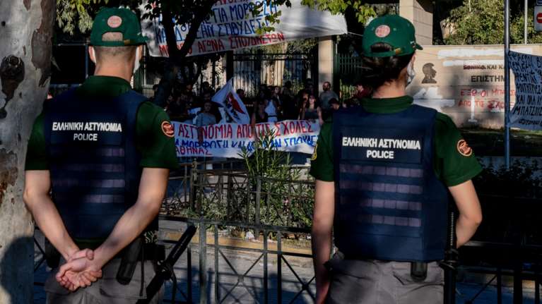 Κόντρα Μηταράκη - ΣΥΡΙΖΑ για την πανεπιστημιακή αστυνομία: "Η ΕΛΑΣ θα παρεμβαίνει όπου απαιτείται" - "Φιάσκο 30 εκατ."