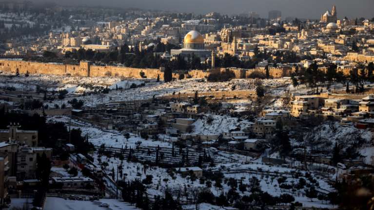Σπάνια χιονοθύελλα και στο Ισραήλ: Στα &quot;λευκά&quot; η Ιερουσαλήμ - Προβλήματα στους δρόμους [εικόνες]