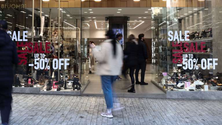 Ανοιχτά σήμερα τα καταστήματα - Ποιες ώρες θα λειτουργήσουν - Έρχεται η Cyber Monday