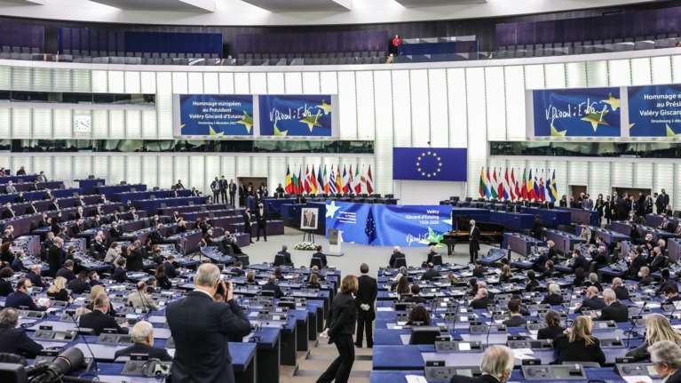 Ανάλυση: Γιατί το ψήφισμα του Ευρωκοινοβουλίου για το κράτος Δικαίου εκθέτει σοβαρά την Ελλάδα