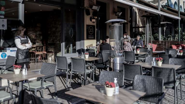 Η ψηφιακή κάρτα εργασίας επεκτείνεται σε τουρισμό και εστίαση - Πρόβλεψη για &quot;τσουχτερά&quot; πρόστιμα