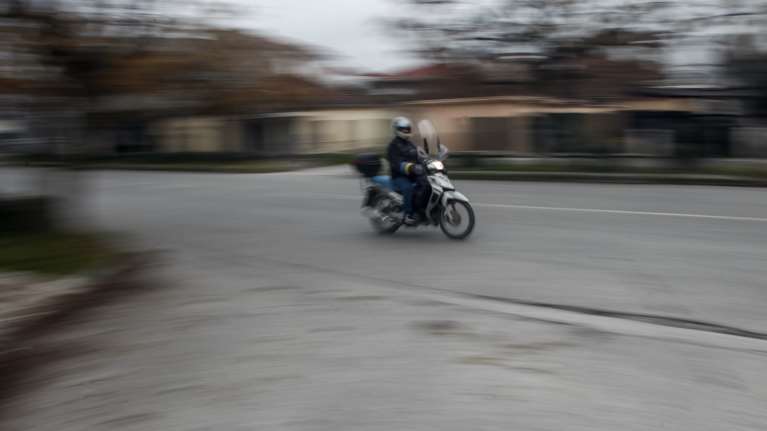 Παιχνίδι θανάτου στον Βόλο: Τι αποκαλύπτει ο οδηγός που πετάχτηκαν μπροστά του οι ανήλικοι