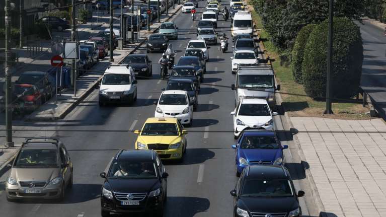 Τροχαίο στην Κηφισίας στο ύψος του Αμαρουσίου - Με δυσκολία η κίνηση των οχημάτων