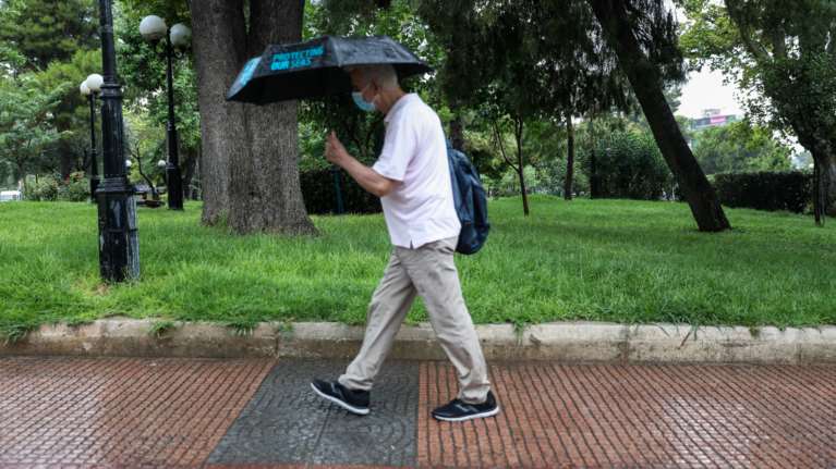 Άστατος ο καιρός την Πέμπτη με νοτιάδες - Πού θα βρέξει