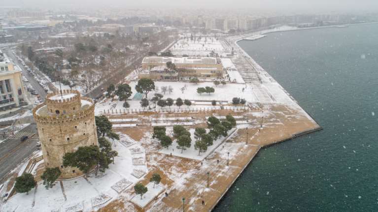 Κακοκαιρία "Μήδεια": Το' στρωσε στη Θεσσαλονίκη - Εντυπωσιακές εικόνες από το κέντρο της πόλης