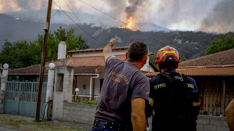 Φωτιά τώρα στον Άγιο Στέφανο Λακωνίας: Μήνυμα &quot;112&quot; στους κατοίκους - Επιχειρούν ισχυρές δυνάμεις
