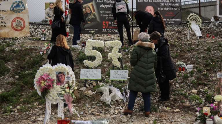 Τέμπη: Τι λένε στην κυβέρνηση για τις κατηγορίες περί συγκάλυψης - Η έκρηξη, το ξυλόλιο, το μπάζωμα και οι φήμες