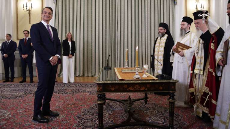 Ορκίστηκε πρωθυπουργός ο Κυριάκος Μητσοτάκης - Παράδοση παραλαβή στο Μέγαρο Μαξίμου - Στις 5 η νέα κυβέρνηση