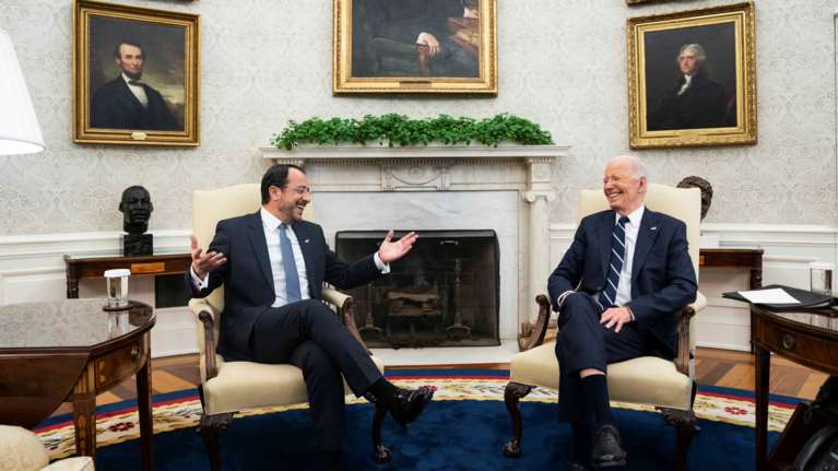 &quot;Κάποιοι σκακιστές, άλλοι ταβλαδόροι&quot; - Πυρά αντιπολίτευσης και ΜΜΕ σε Ερντογάν για τη συνάντηση Μπάιντεν – Χριστοδουλίδη