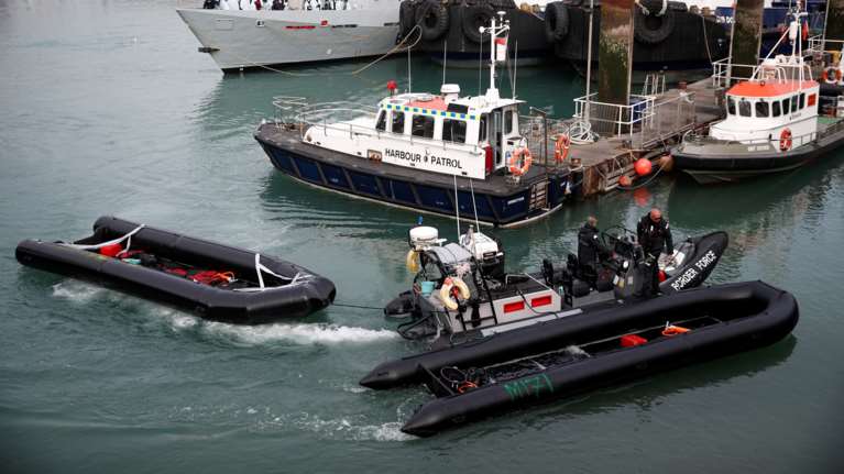 Βρετανία: Σκάφος με μετανάστες αναποδογύρισε στη Μάγχη - Φόβοι για τουλάχιστον 3 νεκρούς