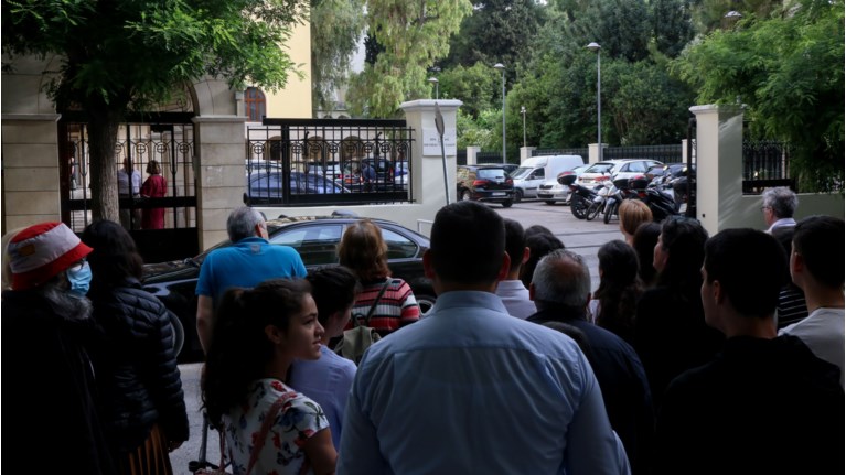 Μονή Πετράκη_συγκέντρωση πιστών