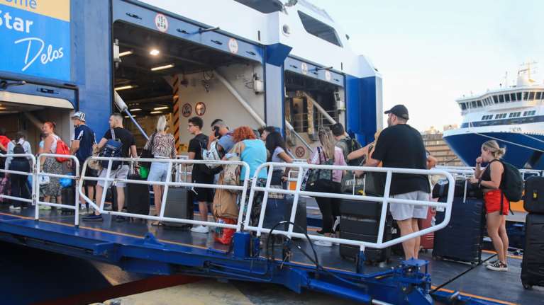 Ακτοπλοϊκά: Ανάσα για τους επιβάτες η συγκράτηση των τιμών στους ναύλους - Πιθανές και μειώσεις