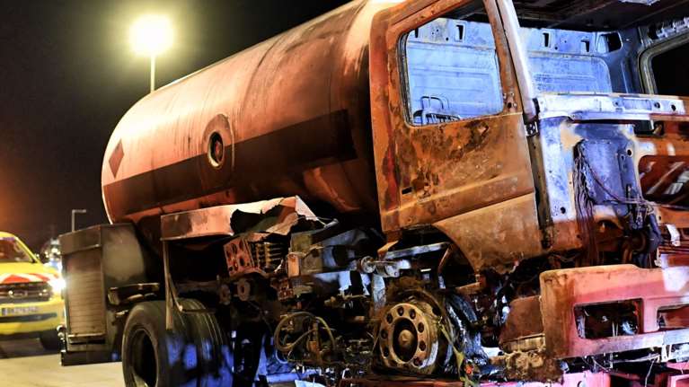 Εισαγγελική έρευνα για την φωτιά στο βυτιοφόρο και το επτάωρο κλείσιμο της Αθηνών-Κορίνθου - Δίωξη στον οδηγό