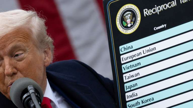 Reuters: Η Ευρώπη απαντά στους δασμούς του Τραμπ - Στο στόχαστρο κρέας, δημητριακά, κρασί και χαρτί υγείας