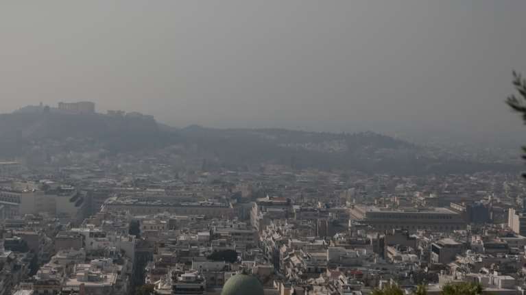 Καιρός: Αφρικανική σκόνη, συννεφιά και πτώση της θερμοκρασίας σήμερα