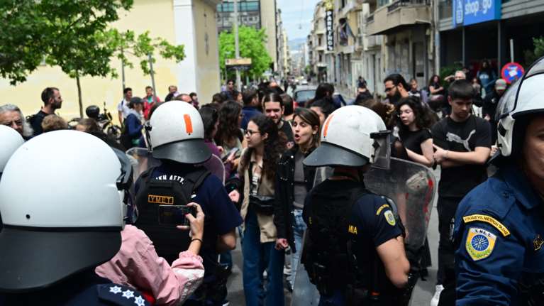 Κατάληψη Νομικής: Αναβλήθηκε η δίκη - Ελεύθεροι οι 28 με εντολή του δικαστηρίου