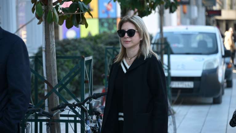 Η Καρυστιανού κατήγγειλε απειλές εναντίον της: &quot;Δεν έχω γνώση&quot;, λέει ο Χρυσοχοΐδης - Εξαιρετικά σοβαρό, λέει η αντιπολίτευση