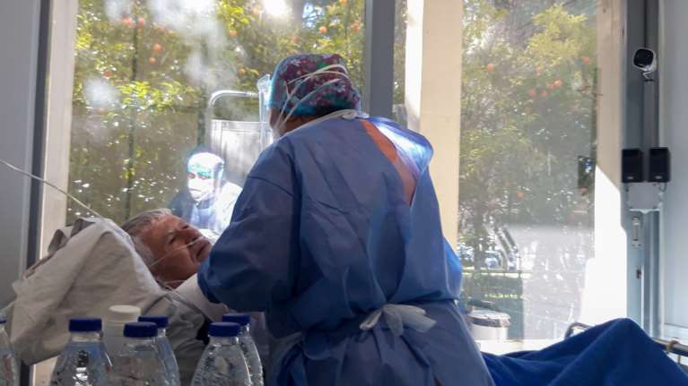 Κορονοϊός: Ανησυχία επιστημόνων για όσους νόσησαν – Πότε κινδυνεύουν από πνευμονική ίνωση