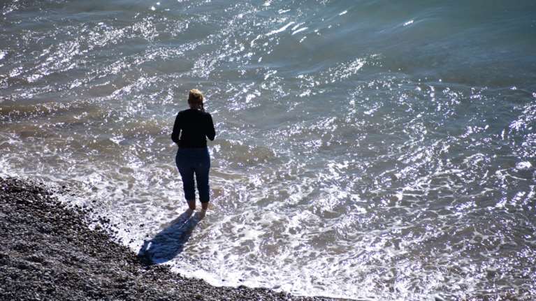 Ναύπλιο: Πρωτοχρονιά με μπάνιο στη θάλασσα για τους τολμηρούς - Σύμμαχος ο καλός καιρός [εικόνες]