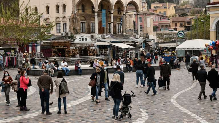 Κορονοϊός: Σοκ με 701 νέα κρούσματα στην Αττική και 574 στη Θεσσαλονίκη - Τριψήφια νούμερα σε άλλες οκτώ περιοχές