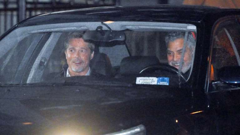 Blast from the past: Oι 60ρηδες Μπραντ Πιτ και Τζορτζ Κλούνεϊ γοητεύουν τα πλήθη στη Νέα Υόρκη