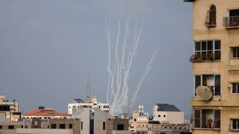 Σειρήνες και εκρήξεις στην Ιερουσαλήμ - Δεκάδες νεκροί, ανάμεσά τους 6 παιδιά