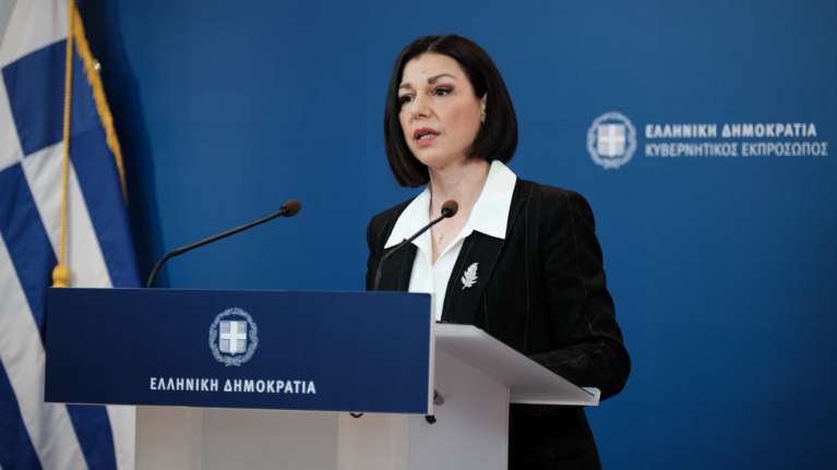 Πελώνη: Από Φεβρουάριο οι μαζικοί εμβολιασμοί - Σήμερα η εισήγηση της επιτροπής για σκληρότερα lockdown