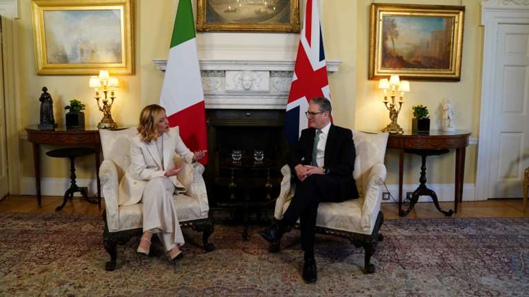 Συνάντηση Μελόνι-Στάρμερ στο Λονδίνο: Κοινή προσπάθεια για αναζήτηση δίκαιης και διαρκούς ειρήνης