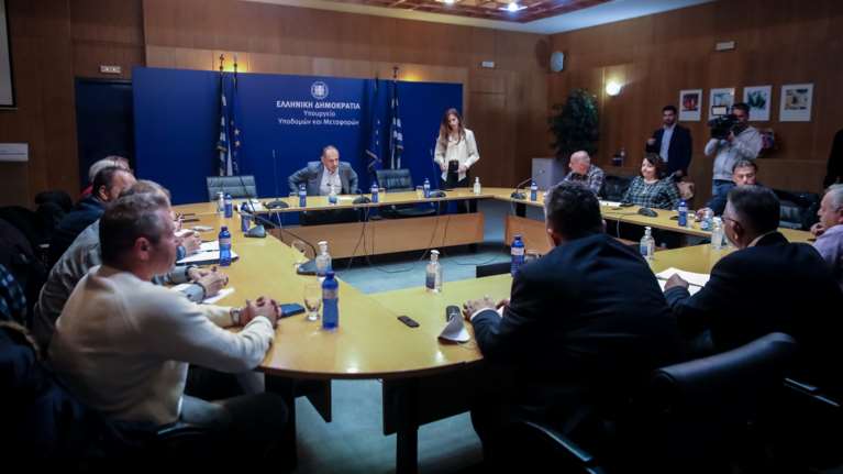 Συνάντηση Γεραπετρίτη με σιδηροδρομικούς - Οι προτάσεις για να κυκλοφορήσουν με ασφάλεια τα τρένα