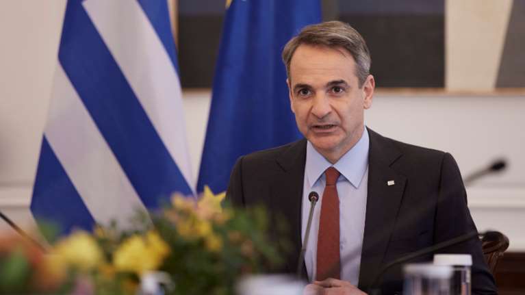 Συνάντηση του πρωθυπουργού με Μασούτη και Μπρατάκο: Ανάγκη να συγκρατηθούν οι τιμές