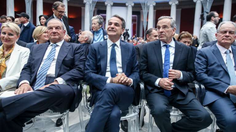 Ο Μητσοτάκης τηλεφώνησε σε Καραμανλή και Σαμαρά - Πρόσκληση για τα γενέθλια της ΝΔ στη Ρηγίλλης