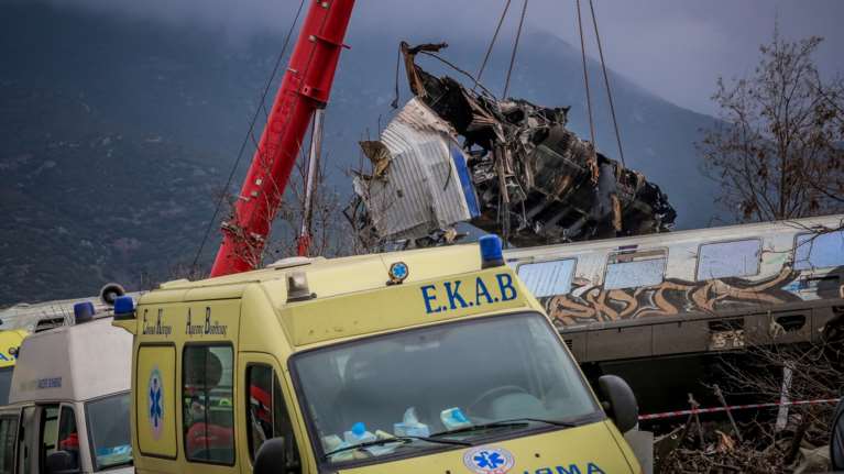 Σύγκρουση τρένων στα Τέμπη: Τα τελευταία στοιχεία για τους τραυματίες - Πόσοι νοσηλεύονται και σε ποιο νοσοκομείο