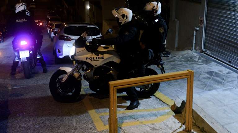 Χτύπησαν φαρμακοποιό στα Πετράλωνα και προσπάθησαν να τη ληστέψουν - Δύο συλλήψεις