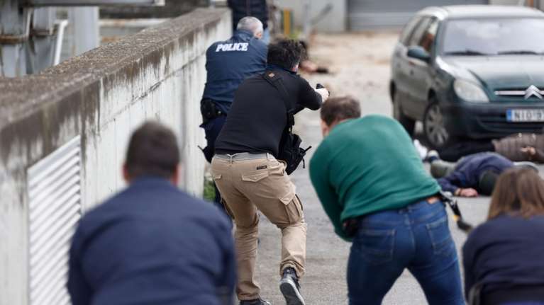 Θεσσαλονίκη: &quot;Εκτελεστής μπαίνει στο Αστυνομικό Μέγαρο&quot; - Εντυπωσιακές εικόνες από το σενάριο προσομοίωσης