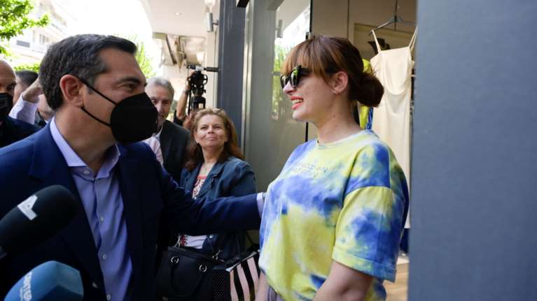 Στην Καβάλα ο Αλέξης Τσίπρας: &quot;Ο έντρομος Μητσοτάκης παίρνει μέτρα για να σώσει οτιδήποτε αν σώζεται&quot;