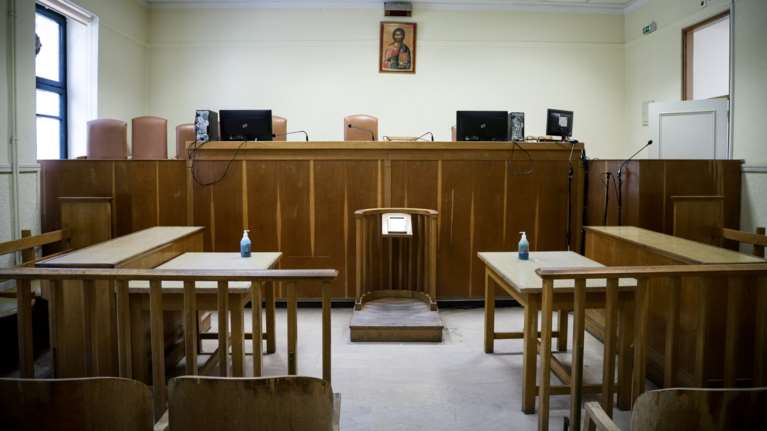 Θεσσαλονίκη: Κεκλεισμένων των θυρών η δίκη του 27χρονου ράπερ - Κατηγορείται ότι βίασε 16χρονη