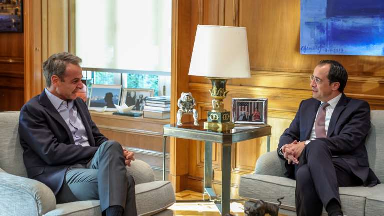 Τηλεφώνημα Μητσοτάκη - Χριστοδουλίδη για την τραγωδία στα Τέμπη - Αναζητούνται και δύο Κύπριοι